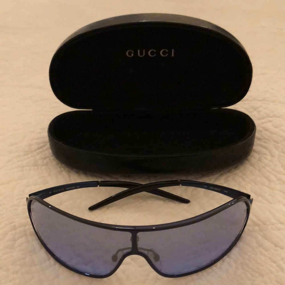 GUCCI sunglasses w/ case